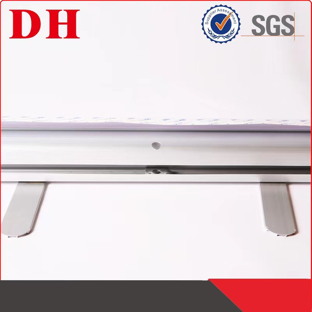 Banner roll up de aluminio económico básico